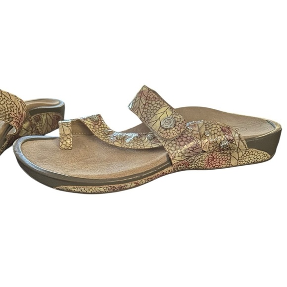 AETREX Izzy Adjustable Slide Sandals Rose Cream Gold Snakeskin Silvertone Studs - Picture 5 of 10